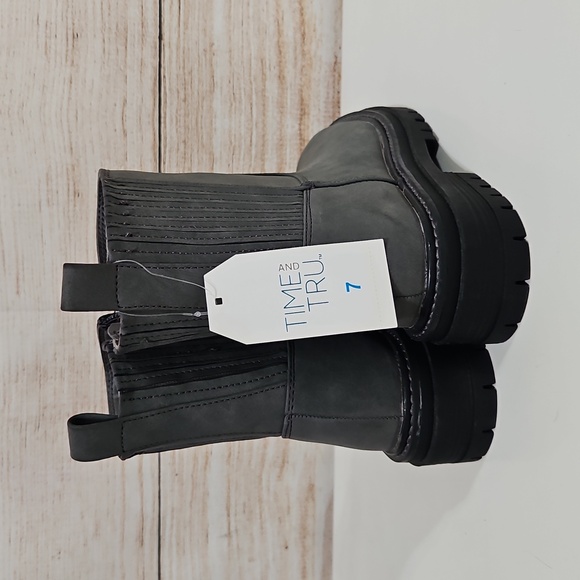 NWT Time And True Gray Lug Chelsea Boots 7 - Picture 2 of 8